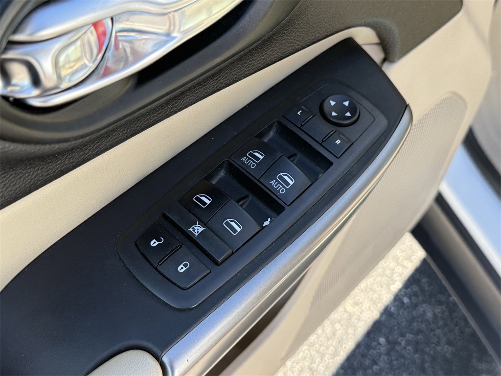 2021 Jeep Cherokee Latitude White at Legacy Ford