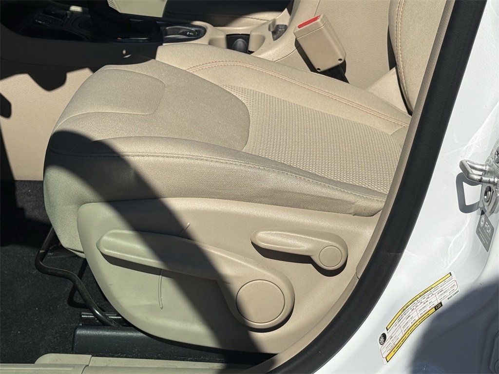 2021 Jeep Cherokee Latitude White at Legacy Ford