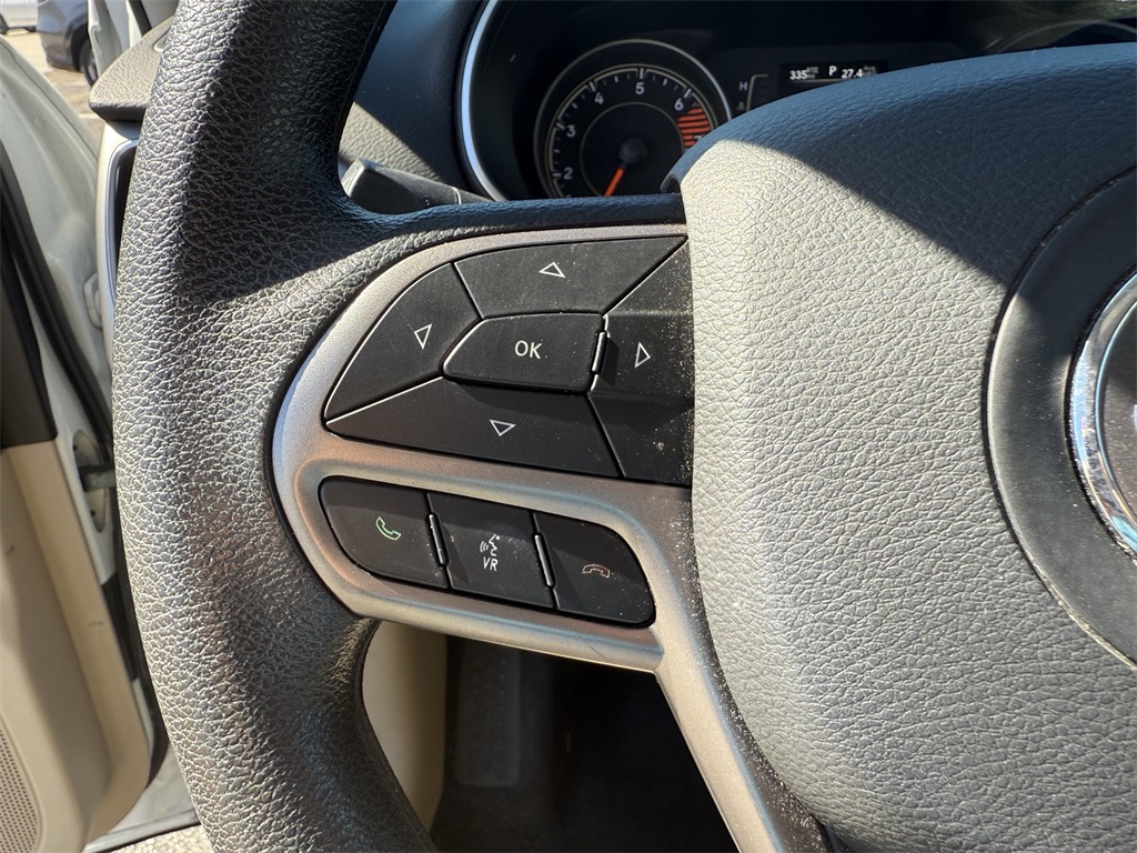 2021 Jeep Cherokee Latitude White at Legacy Ford