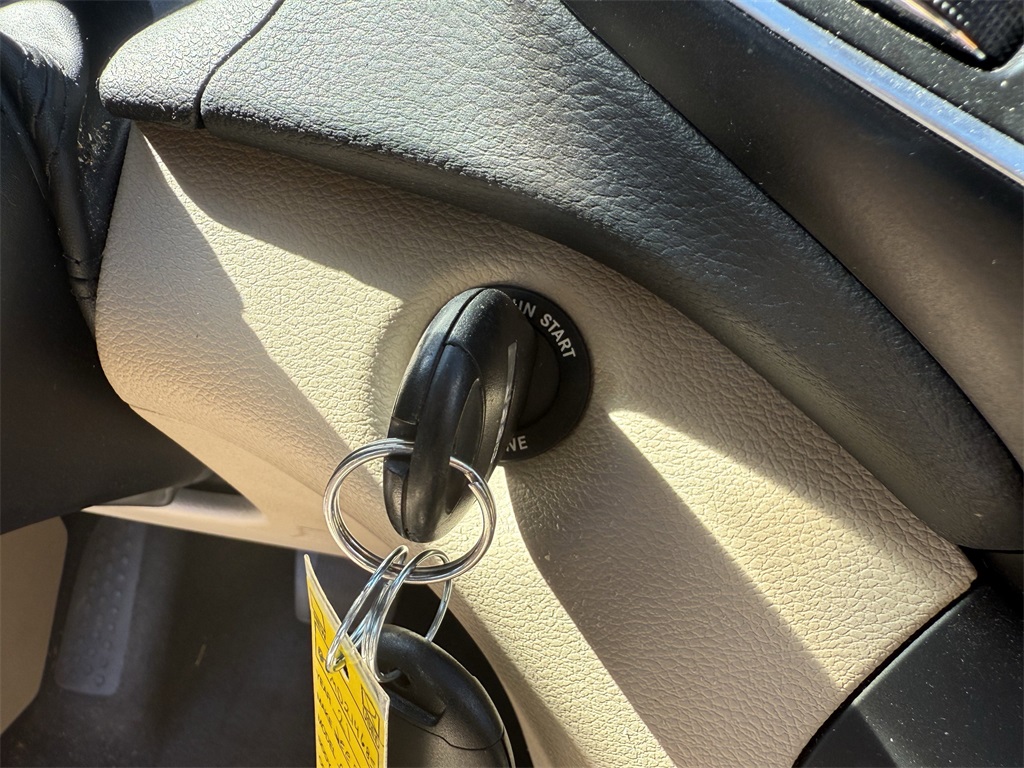 2021 Jeep Cherokee Latitude White at Legacy Ford