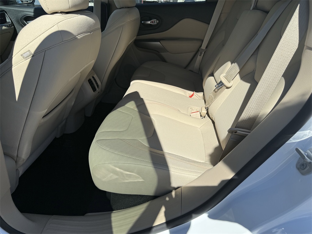 2021 Jeep Cherokee Latitude White at Legacy Ford