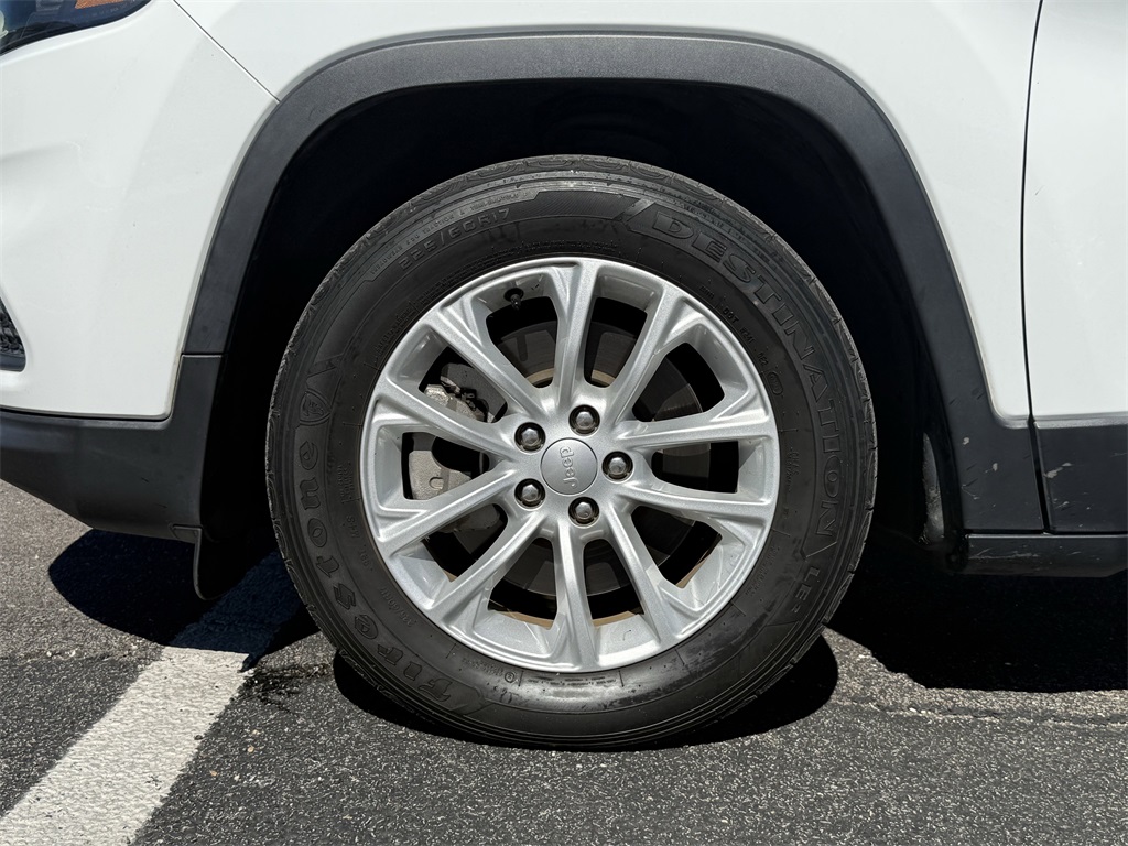 2021 Jeep Cherokee Latitude White at Legacy Ford