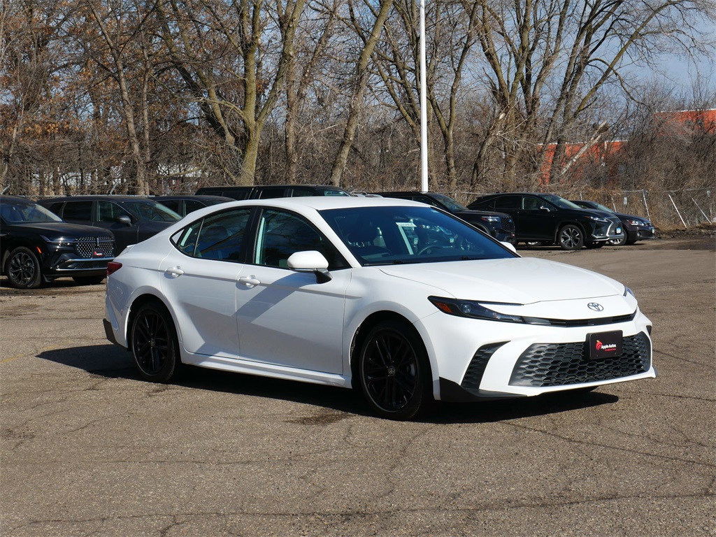2025 Toyota Camry SE FWD