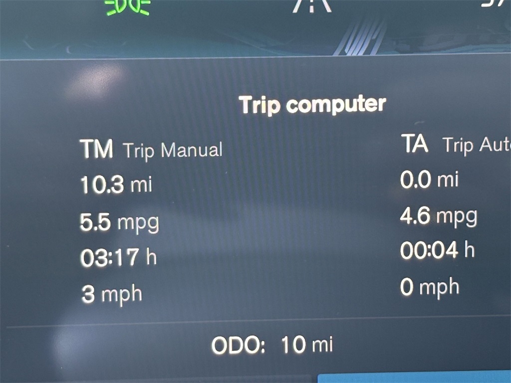 2026 Volvo XC40 B5 AWD PLUS White at Ultimate Motorsports