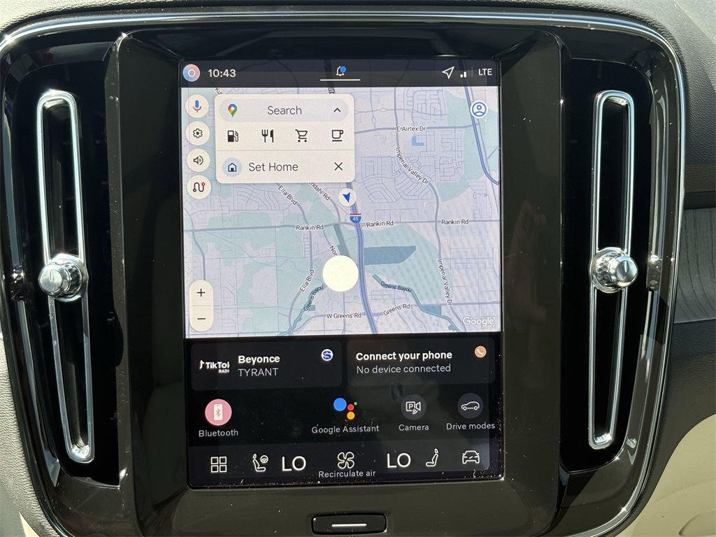 2026 Volvo XC40 B5 AWD PLUS White at Ultimate Motorsports