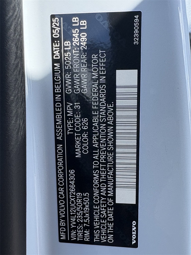 2026 Volvo XC40 B5 AWD PLUS White at Ultimate Motorsports