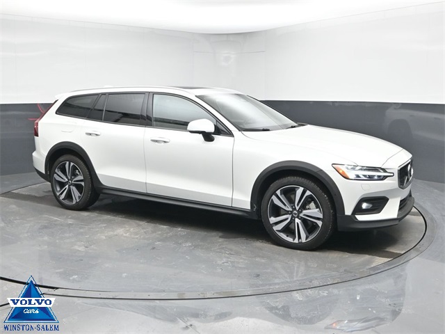 2025 Volvo V60 Cross Country B5 Plus AWD