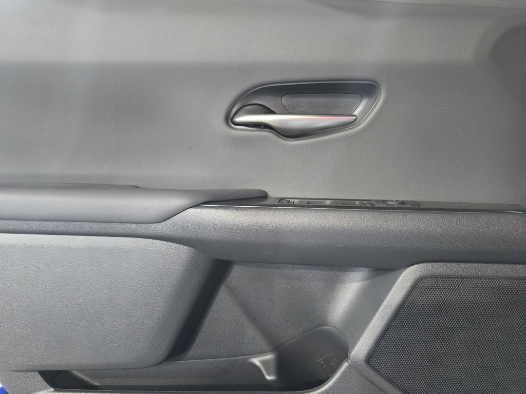 Thumbnail: 2025 Lexus UX - 12