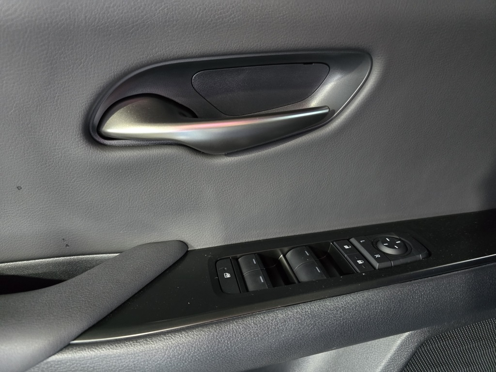 Thumbnail: 2025 Lexus UX - 13