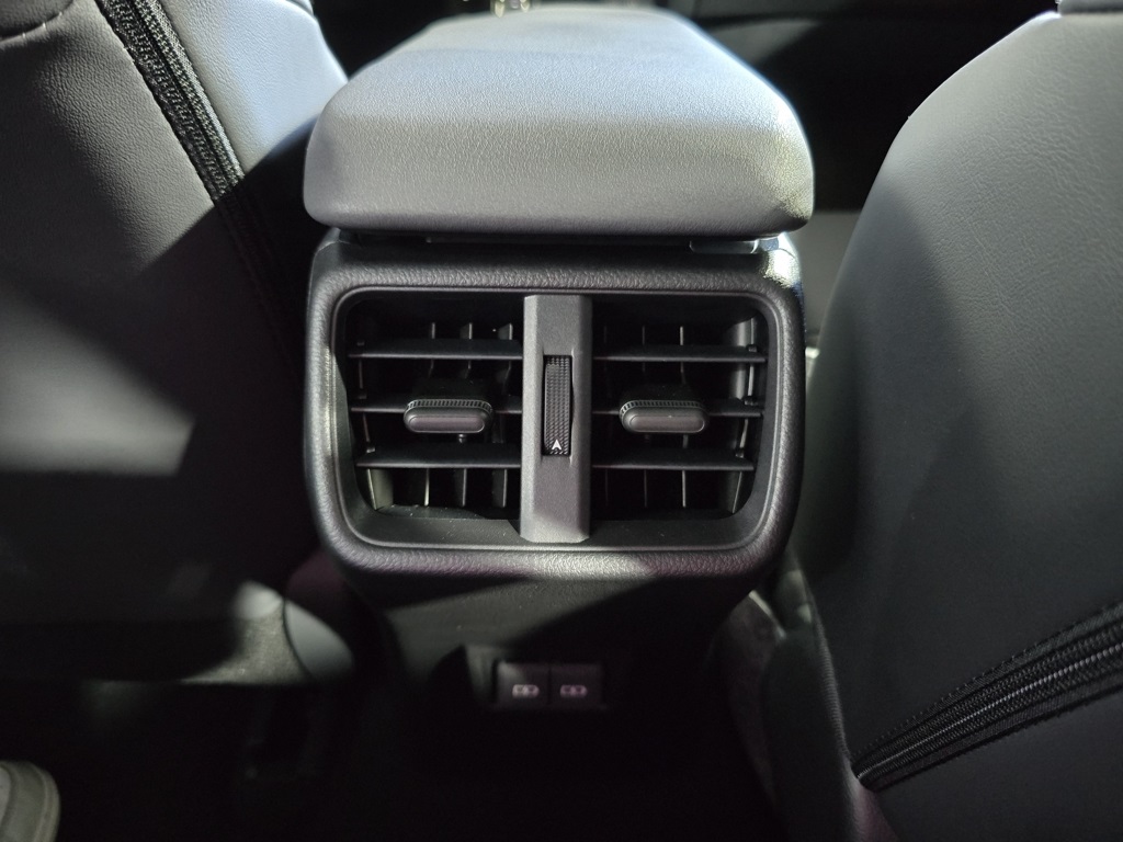 Thumbnail: 2025 Lexus UX - 28