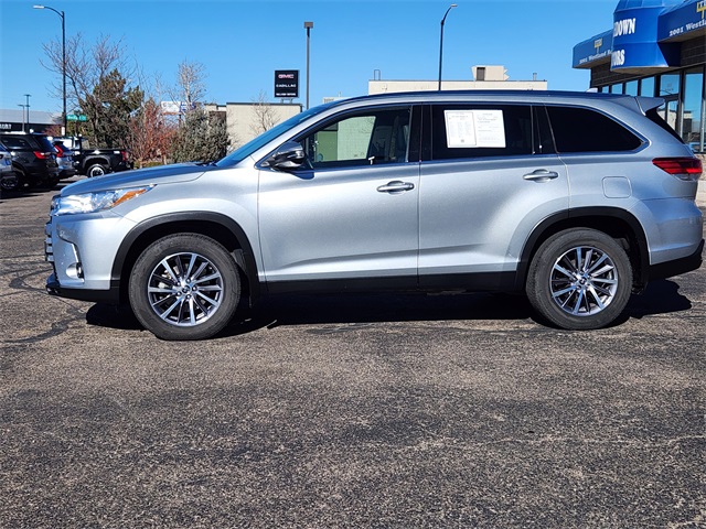 2019 Toyota Highlander SE photo 2