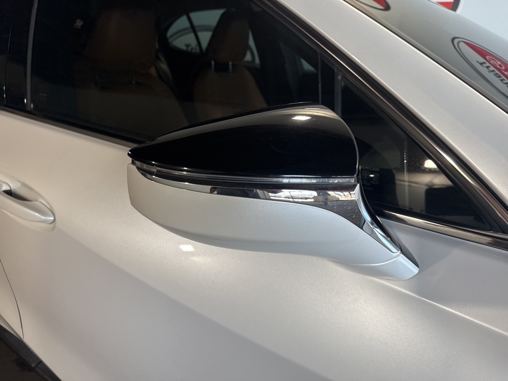 Thumbnail: 2020 Lexus UX - 10