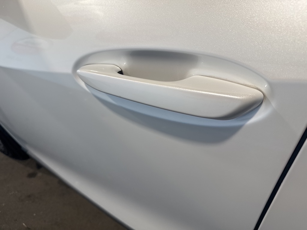 Thumbnail: 2020 Lexus UX - 15