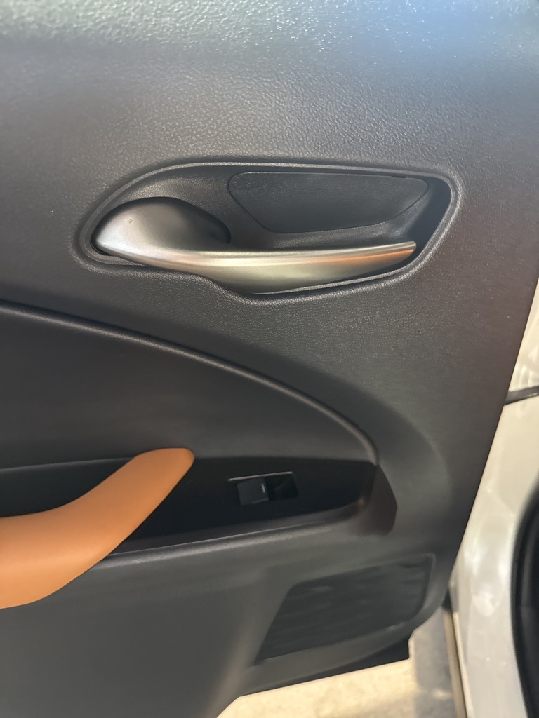 Thumbnail: 2020 Lexus UX - 26