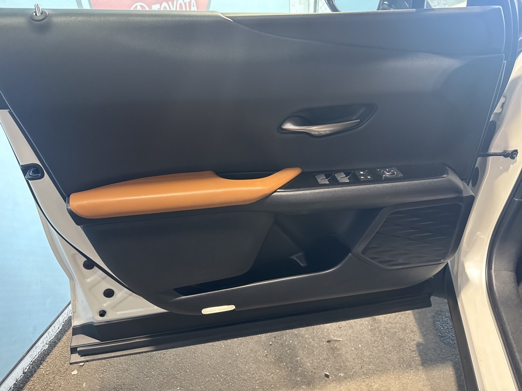 Thumbnail: 2020 Lexus UX - 31