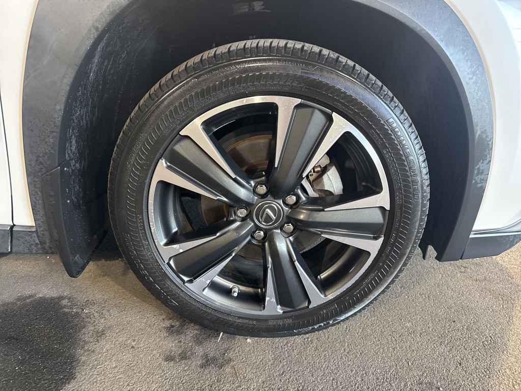 Thumbnail: 2020 Lexus UX - 8