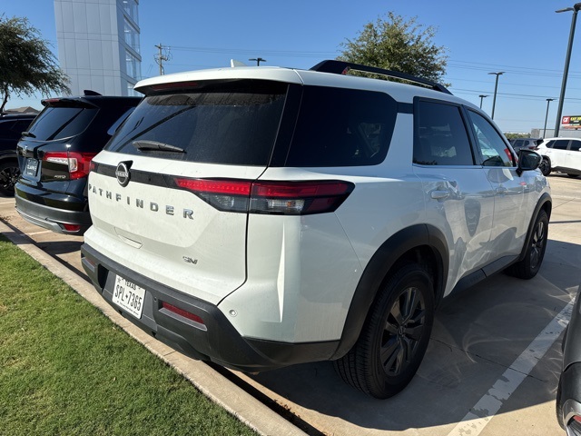 2023 Nissan Pathfinder SV photo 2