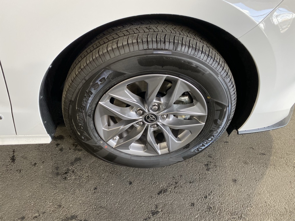 Thumbnail: 2026 Toyota Sienna - 8