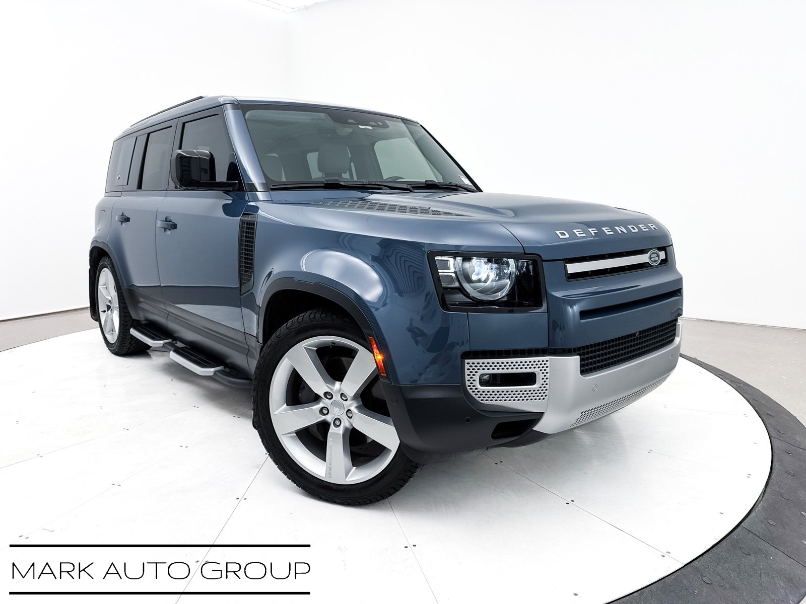 2023 Land Rover Defender 110 SE