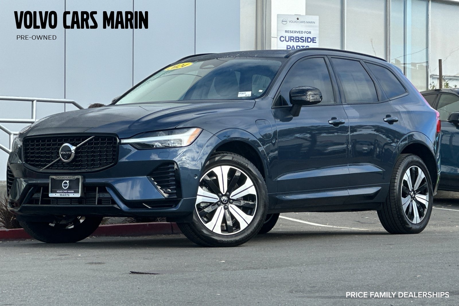 2024 Volvo XC60 Recharge T8 Plus Dark Theme eAWD