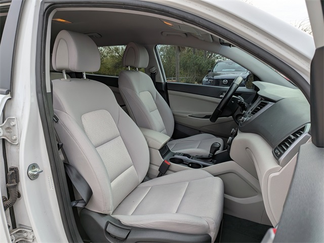 2017 Hyundai Tucson SE White at Baytown Hyundai