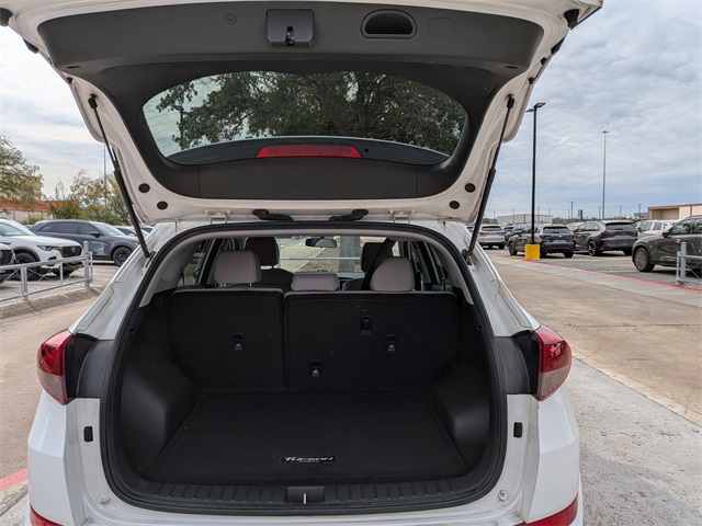 2017 Hyundai Tucson SE White at Baytown Hyundai