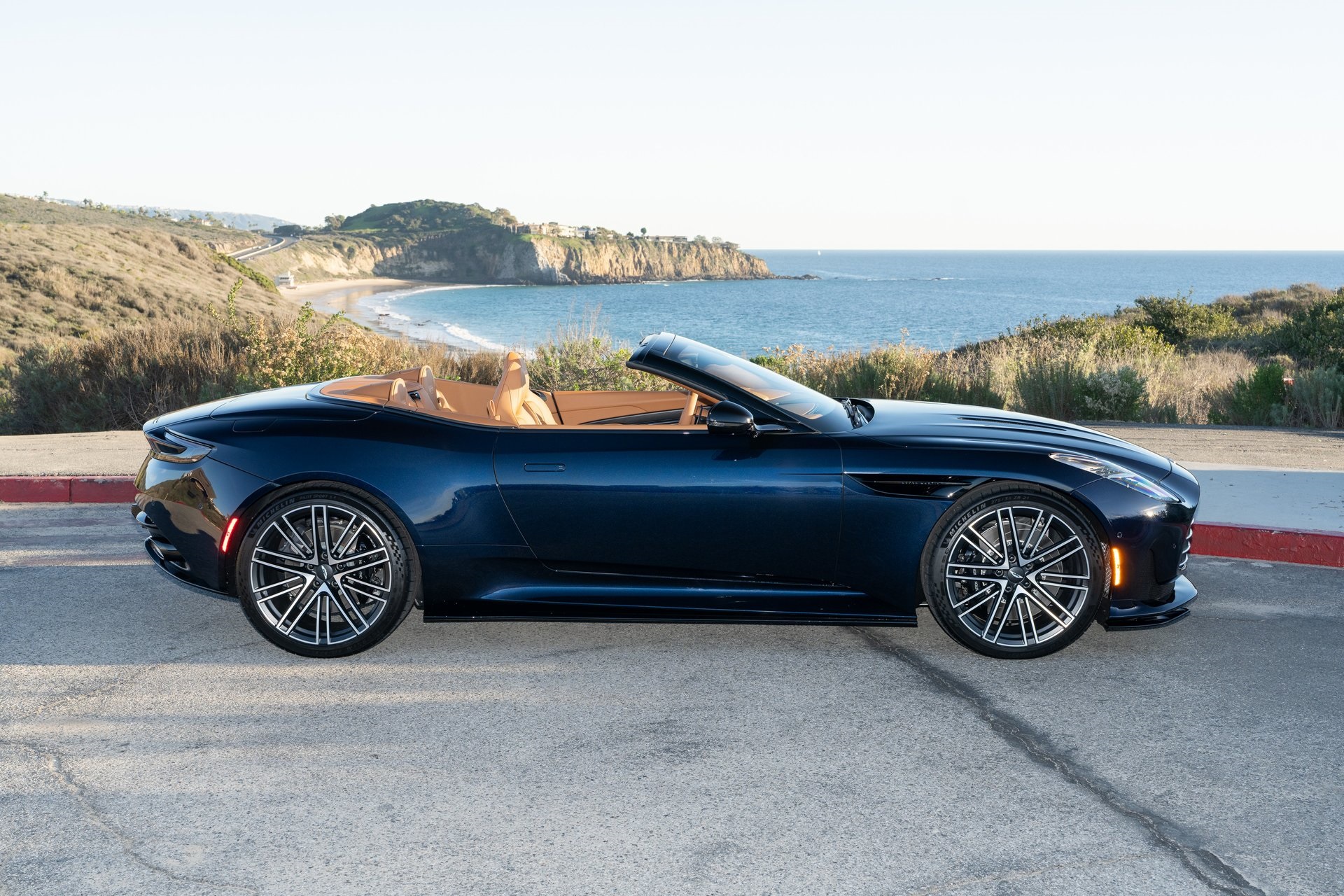 Aston Martin 2026 DB12 Volante
