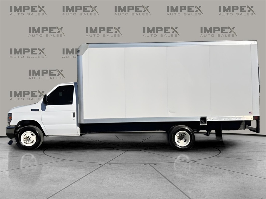 2024 Ford E-450SD Base's photo