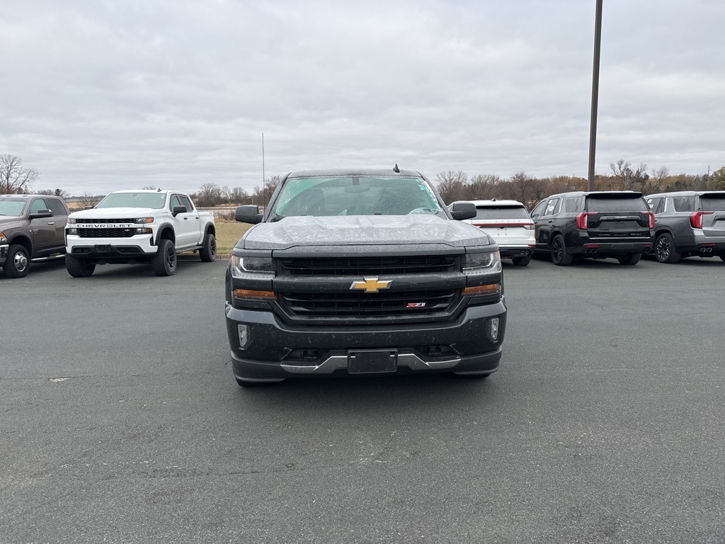 Used 2018 Chevrolet Silverado 1500 LT Z71 with VIN 3GCUKREC5JG121851 for sale in Zumbrota, Minnesota