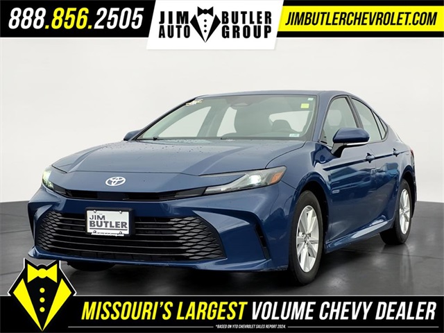 2025 Toyota Camry LE's photo