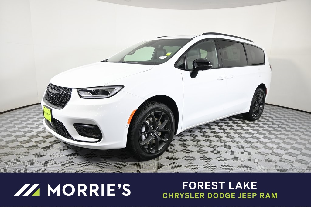 2026 Chrysler Pacifica Limited's photo