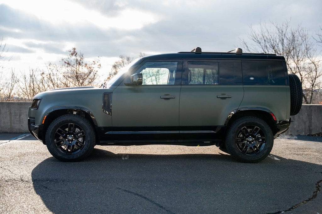 2024 Land Rover Defender X-Dynamic SE's photo