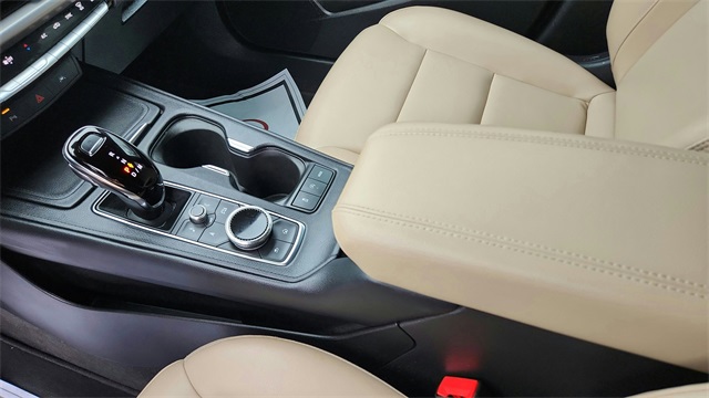 2024 Cadillac XT4 - Image 14