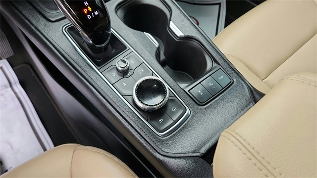 2024 Cadillac XT4 - Image 16