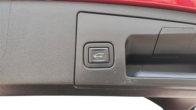 2024 Cadillac XT4 - Image 33