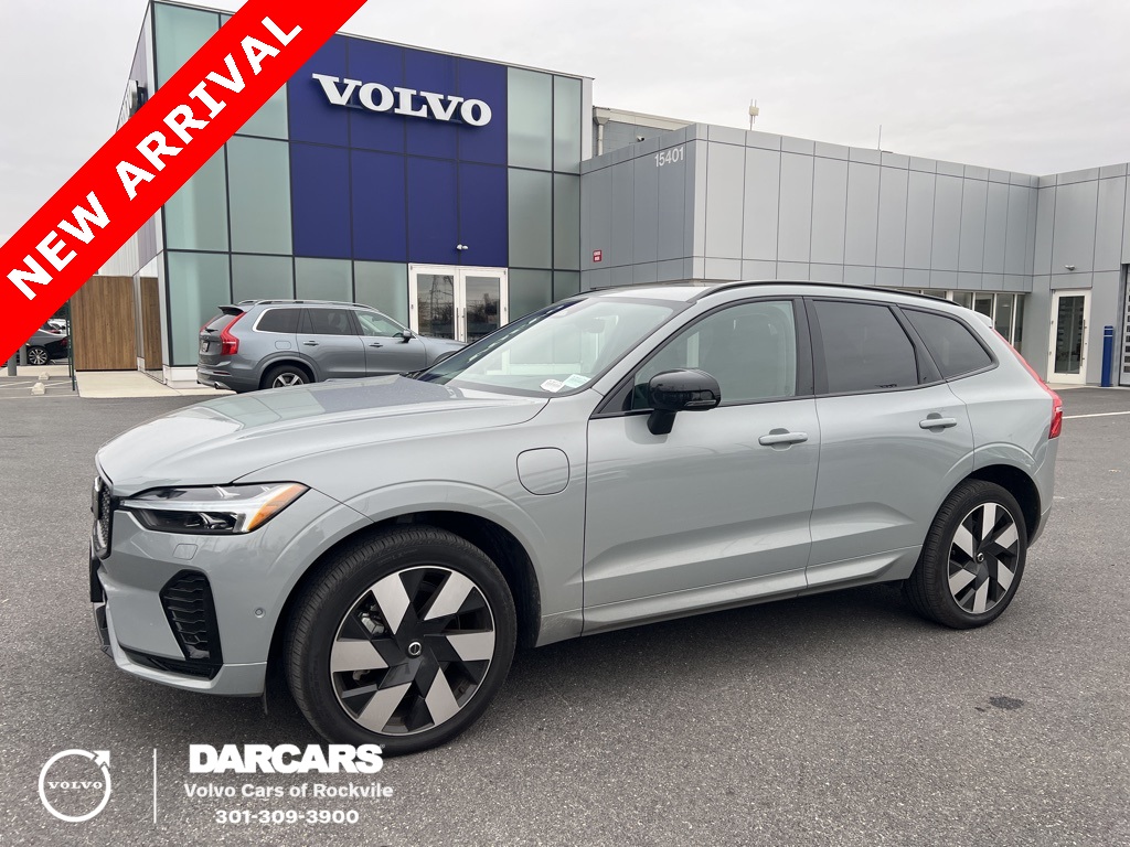 2025 Volvo XC60 Recharge T8 Plus Dark Theme eAWD