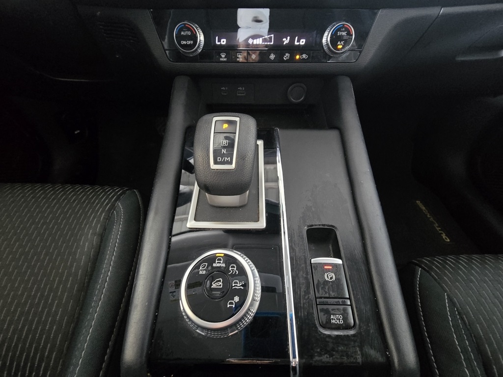 Thumbnail: 2024 Mitsubishi Outlander - 14