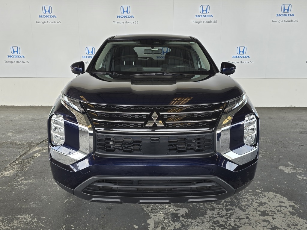 Thumbnail: 2024 Mitsubishi Outlander - 16