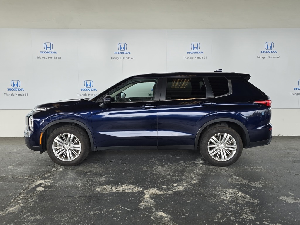 Thumbnail: 2024 Mitsubishi Outlander - 3