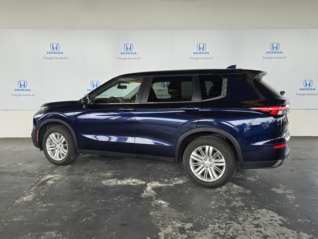 Thumbnail: 2024 Mitsubishi Outlander - 4