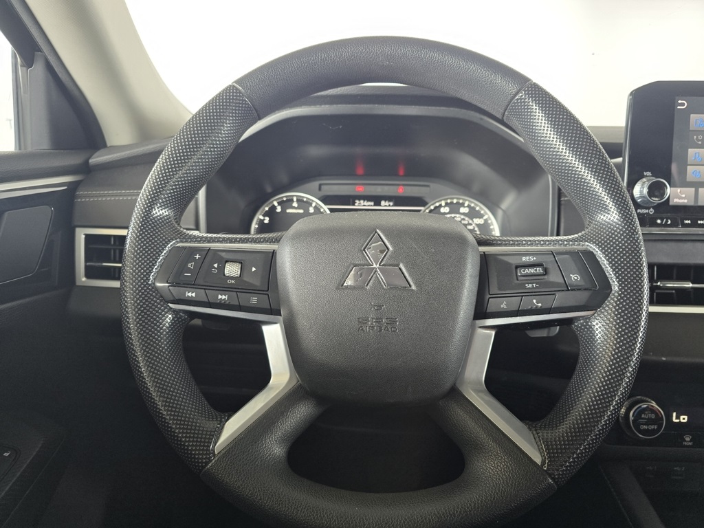 Thumbnail: 2024 Mitsubishi Outlander - 7