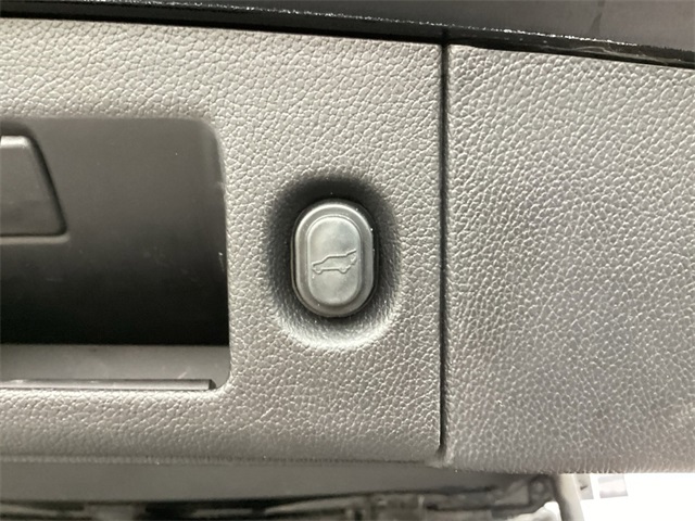 Used Car 2019 Chevrolet Tahoe  Premier For Sale Under $40,000 In San Antonio, Texas