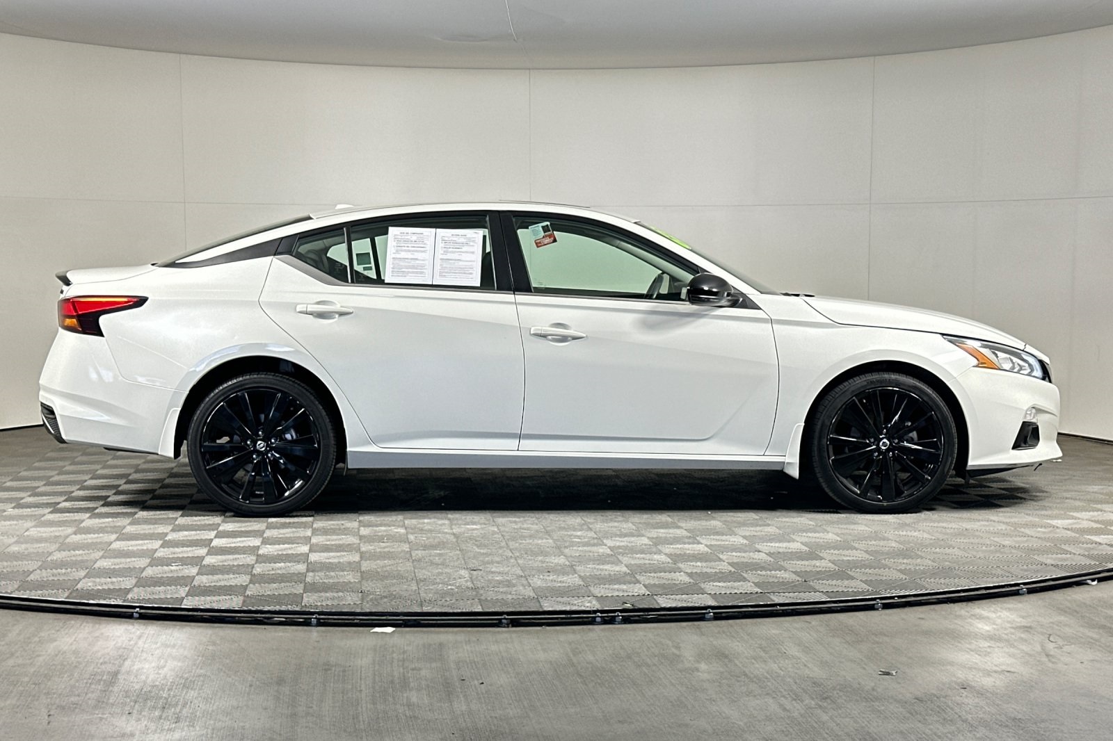 2022 Nissan Altima 2.5 SR photo 2