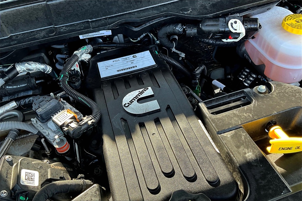 2025 Ram 2500 Limited White at River Oaks CDJR