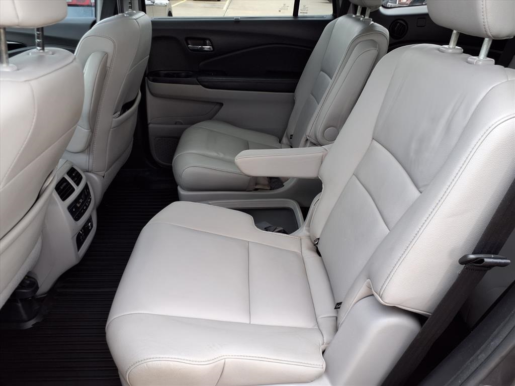 2019 Honda Pilot Touring Gray at Autostrade