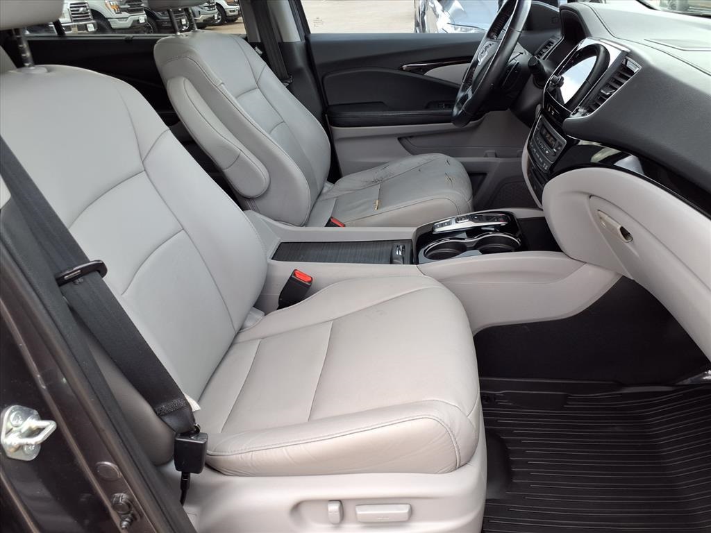 2019 Honda Pilot Touring Gray at Autostrade