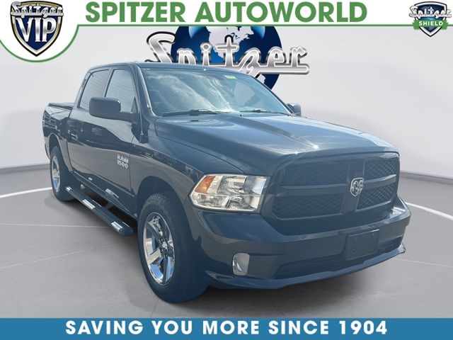 Brilliant Black Crystal Pearlcoat 2018 RAM 1500 Express Crew Cab 4WD Pickup Truck Four-Wheel Drive 8-Speed Automatic