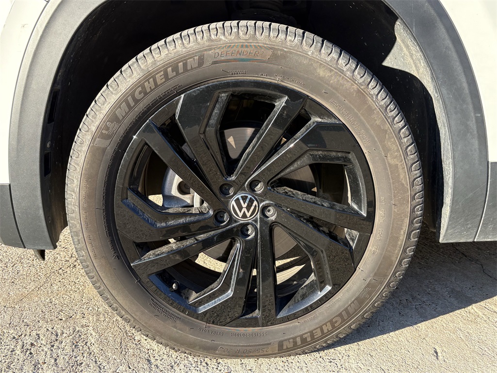 2023 Volkswagen Atlas 3.6L V6 SE w/Technology White at DeMontrond Auto Country