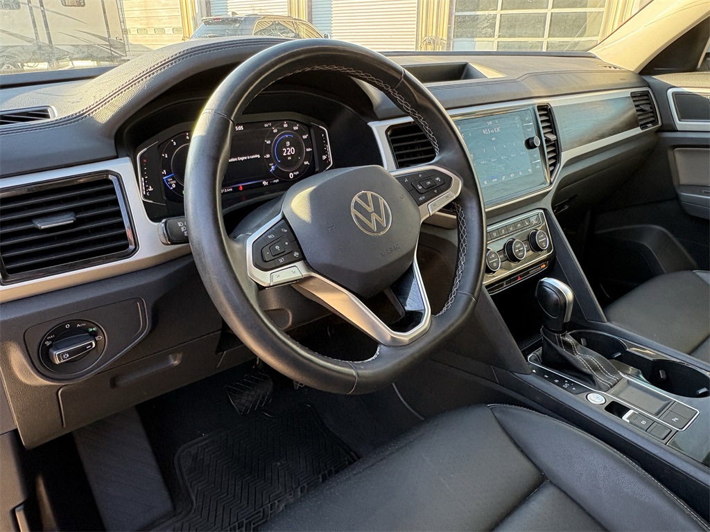 2023 Volkswagen Atlas 3.6L V6 SE w/Technology White at DeMontrond Auto Country