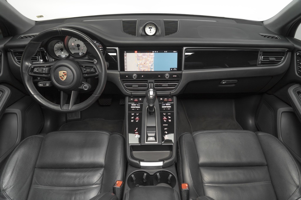 2023 Porsche Macan - Thumbnail 2